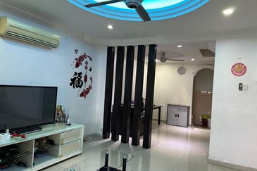 Mantin nilai 2-storey fully renovated below market value 20x70 limited unit