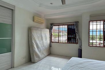 Mantin nilai 2-storey fully renovated below market value 20x70 limited unit