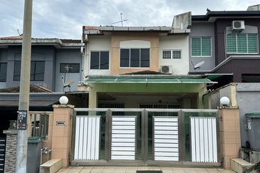 Mantin nilai 2-storey fully renovated below market value 20x70 limited unit