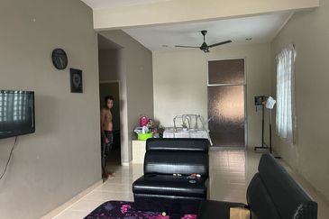 Bukit Kristal 1Storey Terrace Endlot 3B2BR For SALE