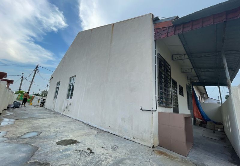 Bukit Kristal 1Storey Terrace Endlot 3B2BR For SALE