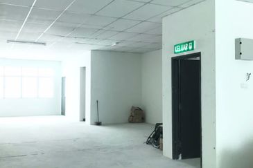 Sendayan Merchant square Shop for rent high traffic row 22x75