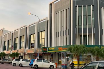 Sendayan Merchant square Shop for rent high traffic row 22x75