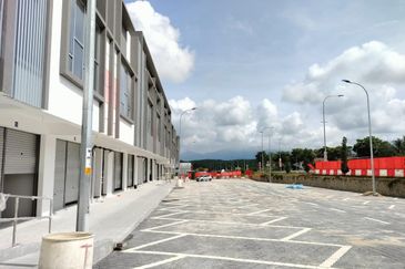 Irama Biz Sendayan Gadong Jaya Seremban 29x75 Corner available