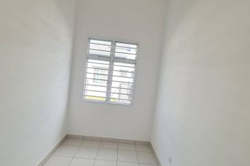 Rimbun Aman Seremban 1Storey Terrace 3B2BR For SALE