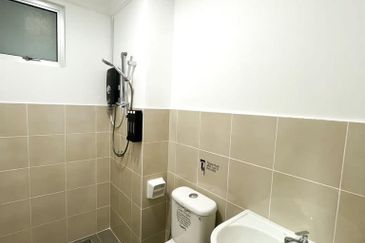 Safira Apartment Seremban2 3B2BR For RENT!!