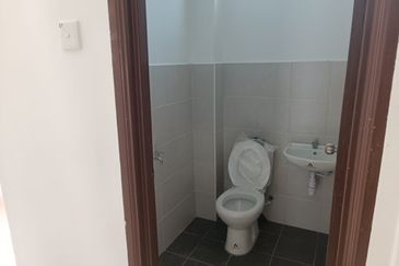 Taman Jenahak Teluk Kemang PD 1Storey Terrace 3B2BR For RENT