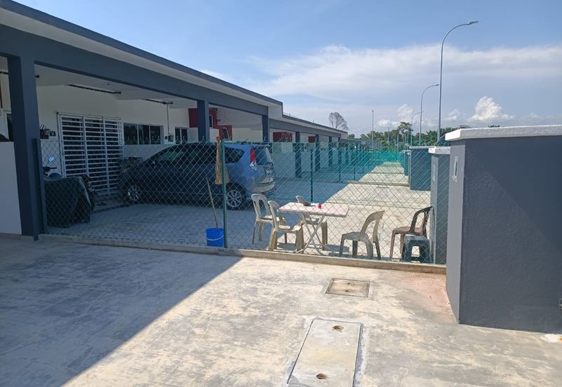 Taman Jenahak Teluk Kemang PD 1Storey Terrace 3B2BR For RENT