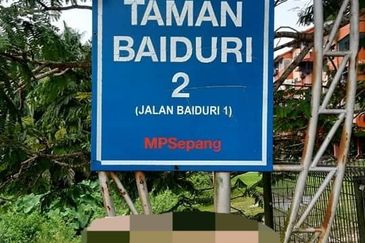 Taman Baiduri, Dengkil