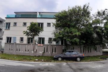 Taman Baiduri, Dengkil