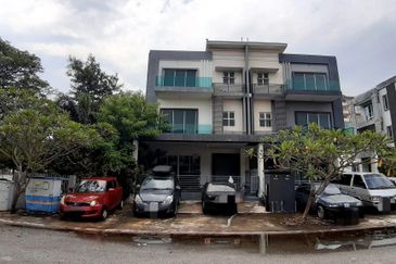 Taman Baiduri, Dengkil