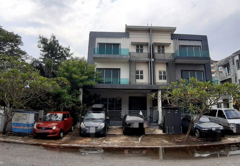 Taman Baiduri, Dengkil