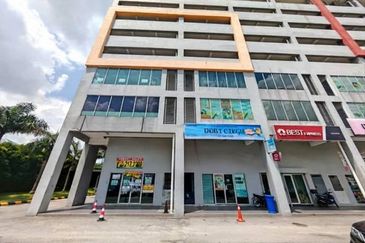 Corner Lot Triple Storey Shop Office in Semenyih — Below Market Auction Deal!
