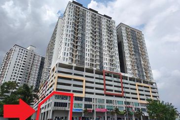 Corner Lot Triple Storey Shop Office in Semenyih — Below Market Auction Deal!