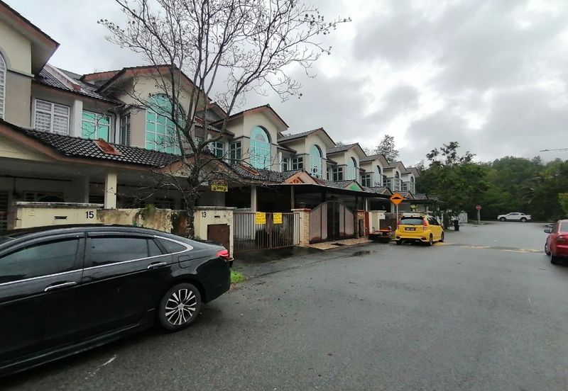 Taman Seroja, Bandar Baru Salak Tinggi