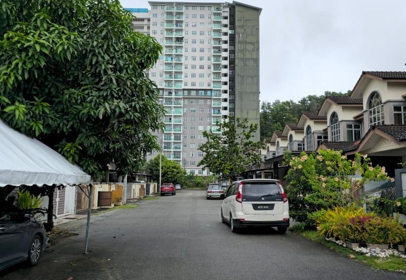 Taman Seroja, Bandar Baru Salak Tinggi