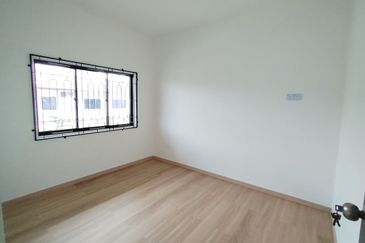 稀有单位❗️RUMAH FLAT 2BEDROOM 1BATHROOM 📍TAMAN KEMPAS , JALAN DATARAN ➡️FOR SALE