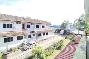 稀有单位❗️RUMAH FLAT 2BEDROOM 1BATHROOM 📍TAMAN KEMPAS , JALAN DATARAN ➡️FOR SALE