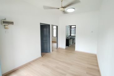 稀有单位❗️RUMAH FLAT 2BEDROOM 1BATHROOM 📍TAMAN KEMPAS , JALAN DATARAN ➡️FOR SALE