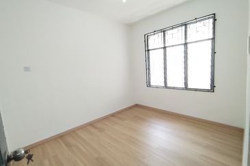 稀有单位❗️RUMAH FLAT 2BEDROOM 1BATHROOM 📍TAMAN KEMPAS , JALAN DATARAN ➡️FOR SALE