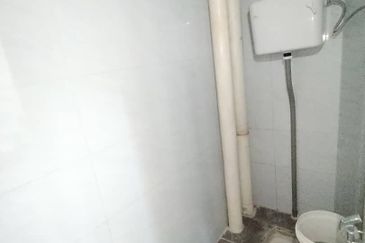 稀有单位❗️RUMAH FLAT 2BEDROOM 1BATHROOM 📍TAMAN KEMPAS , JALAN DATARAN ➡️FOR SALE