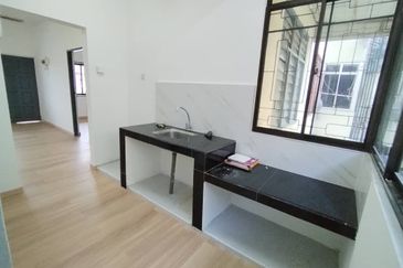 稀有单位❗️RUMAH FLAT 2BEDROOM 1BATHROOM 📍TAMAN KEMPAS , JALAN DATARAN ➡️FOR SALE