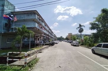 稀有单位❗️RUMAH FLAT 2BEDROOM 1BATHROOM 📍TAMAN KEMPAS , JALAN DATARAN ➡️FOR SALE