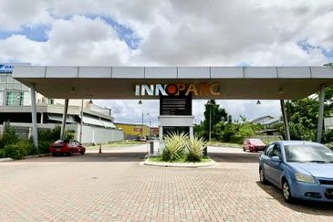 FOR SALE -ION PARK TAMAN SCIENTEX SENAI ~1 & 1/2 Semi D facatory  Selling RM2.38M