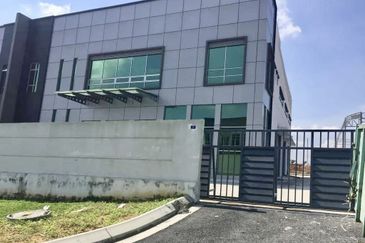 FOR SALE -ION PARK TAMAN SCIENTEX SENAI ~1 & 1/2 Semi D facatory  Selling RM2.38M