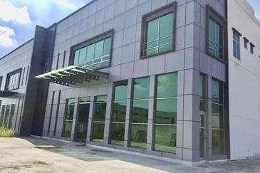 FOR SALE -ION PARK TAMAN SCIENTEX SENAI ~1 & 1/2 Semi D facatory  Selling RM2.38M