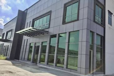 FOR SALE -ION PARK TAMAN SCIENTEX SENAI ~1 & 1/2 Semi D facatory  Selling RM2.38M