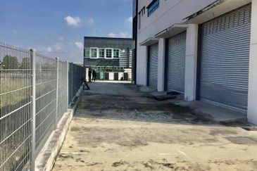 FOR SALE -ION PARK TAMAN SCIENTEX SENAI ~1 & 1/2 Semi D facatory  Selling RM2.38M
