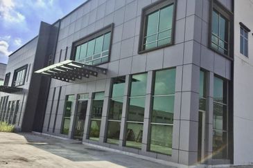 FOR SALE -ION PARK TAMAN SCIENTEX SENAI ~1 & 1/2 Semi D facatory  Selling RM2.38M