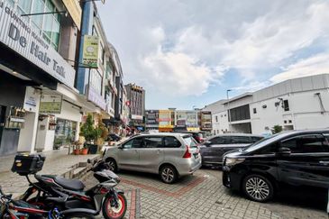 Taman Mount Austin Commercial