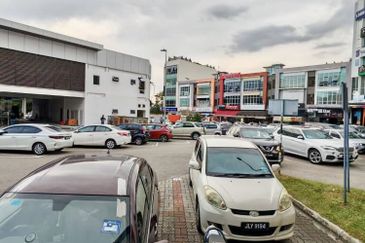 Taman Mount Austin Commercial