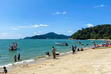 Perak Lumut Teluk Batik resort for sale