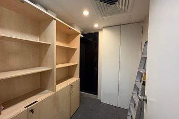 Mid valley North point office full furnished MidValley City Northpoint  Block B  - Size: 2045 sft - Condition : Fully furnished. - Available : 1st Aug