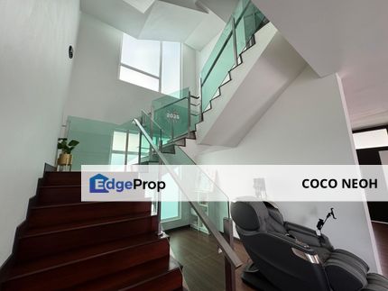 3 storey bungalow with lift and big land strata title kinrara residence puchong selangor, Selangor, Puchong