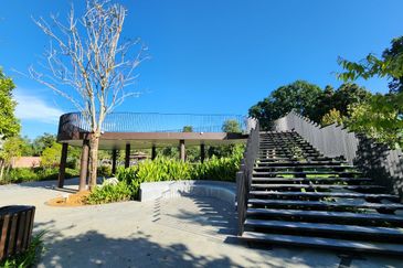 Bromelia 2.5 Storey Semid Cluster Bukit Puchong