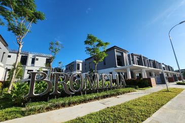 Bromelia 2.5 Storey Semid Cluster Bukit Puchong