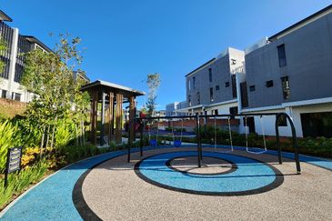 Bromelia 2.5 Storey Semid Cluster Bukit Puchong