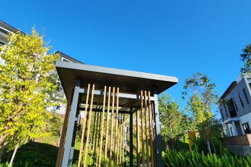 Bromelia 2.5 Storey Semid Cluster Bukit Puchong