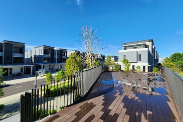 Bromelia 2.5 Storey Semid Cluster Bukit Puchong