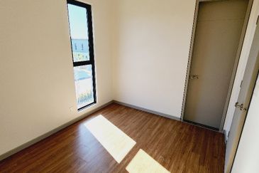 Bromelia bukit Puchong Freehold Brand new 2.5 storey semi D cluster