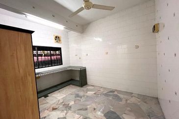 Kampung Sungai Kayu Ara