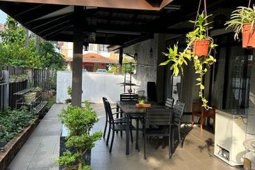 Glenmarie Cove Residence