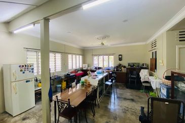 Stunning Bungalow in the Heart of the City