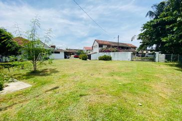 Stunning Bungalow in the Heart of the City