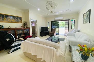 Stunning Bungalow in the Heart of the City