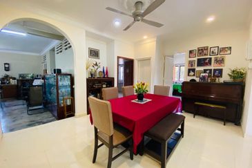 Stunning Bungalow in the Heart of the City